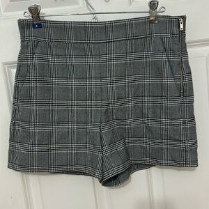 Zara Women's Plaid Shorts Grey/Black Size Medium High Waist Side Zipper Pockets